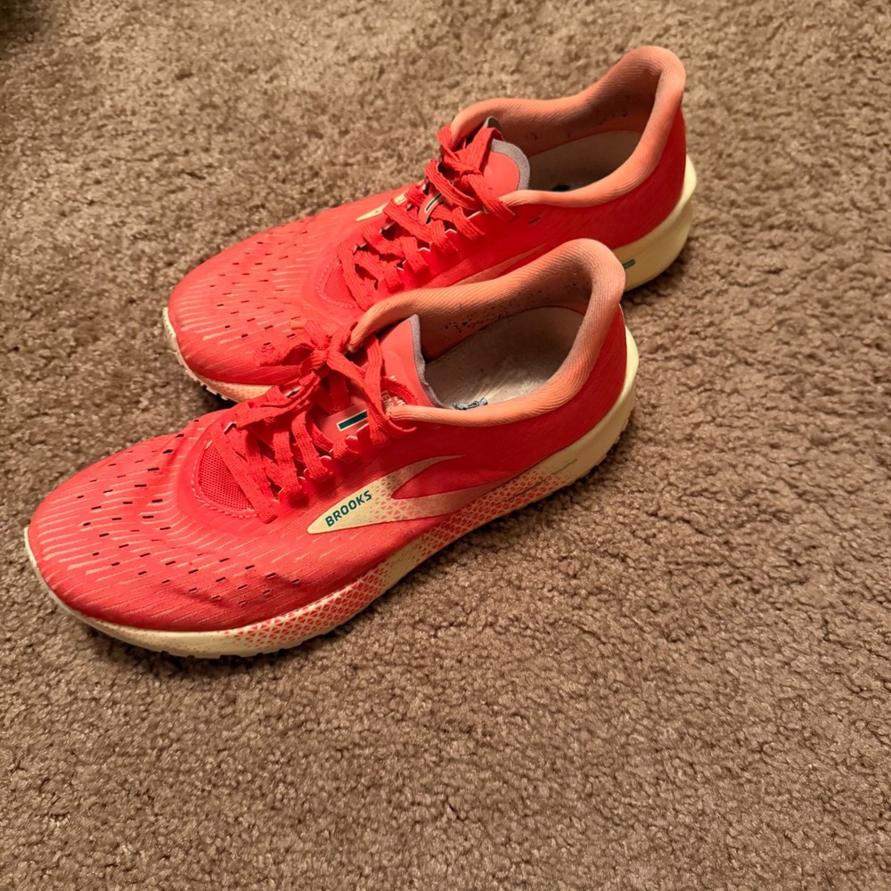 Brooks Hyperion Tempo Womens Running Shoes Coral Orange  Size 9